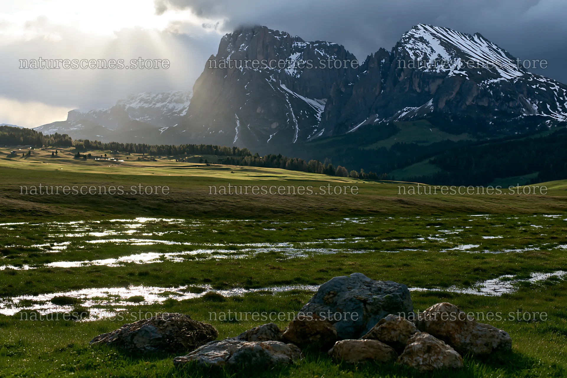 Alpe di Siusi meadow sunbeams shine through the mountains – nature scenes 9722x6480