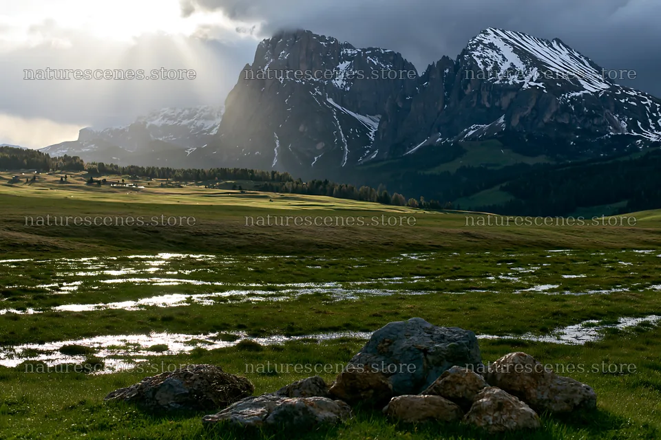 Alpe di Siusi meadow sunbeams shine through the mountains – nature scenes 9722x6480
